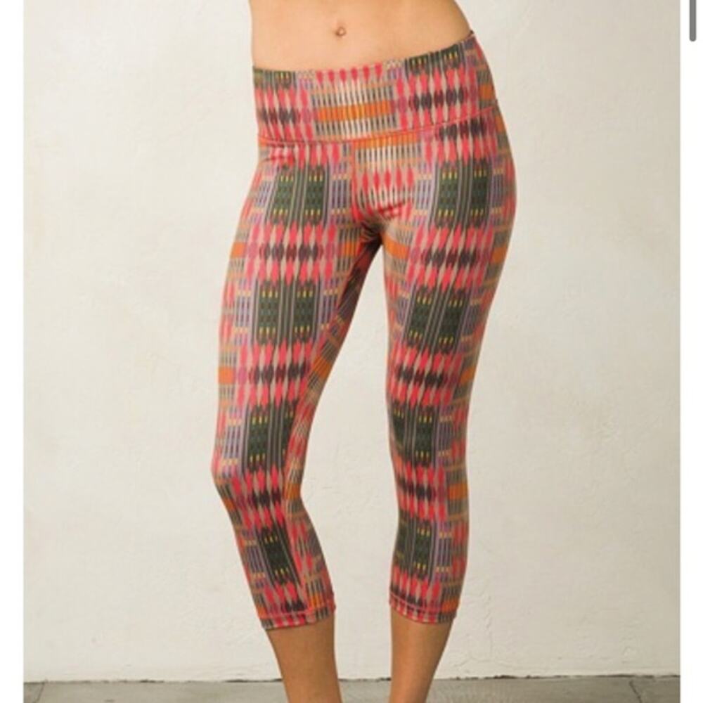 Prana Pillar Capri Yoga Leggings Carmine Desert Geo Print Sz M